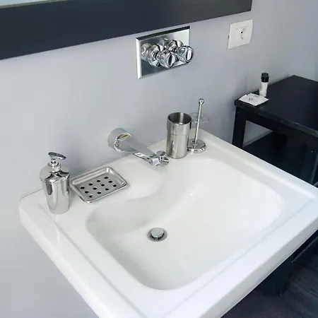 Via Mentana 32 - The House Of Travelers * Como